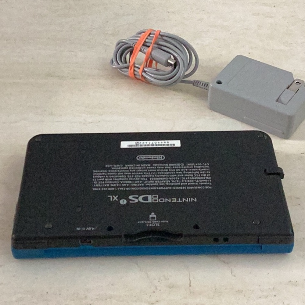 Nintendo DSi XL Console & Charger Handheld System Blue - Picture 7 of 15